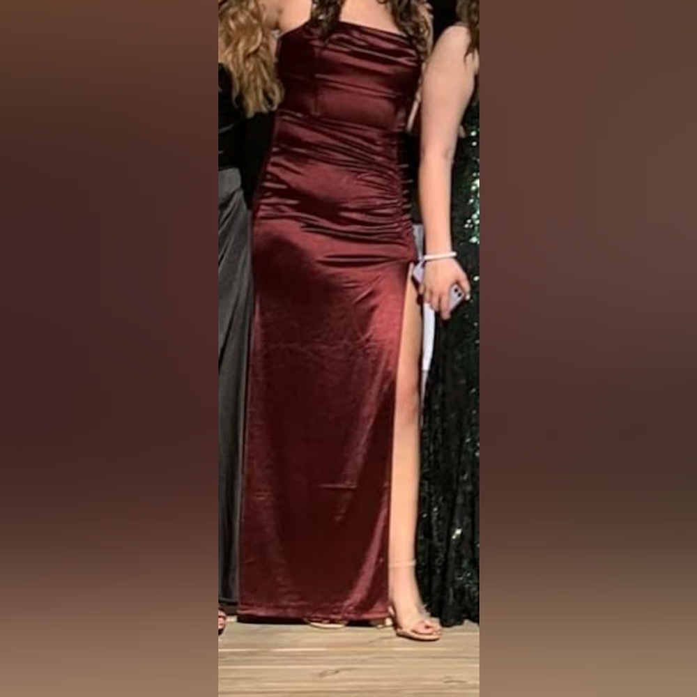 It's from Windsor, size is large, maroon. The slit is pretty high too. - Picture 2 of 3